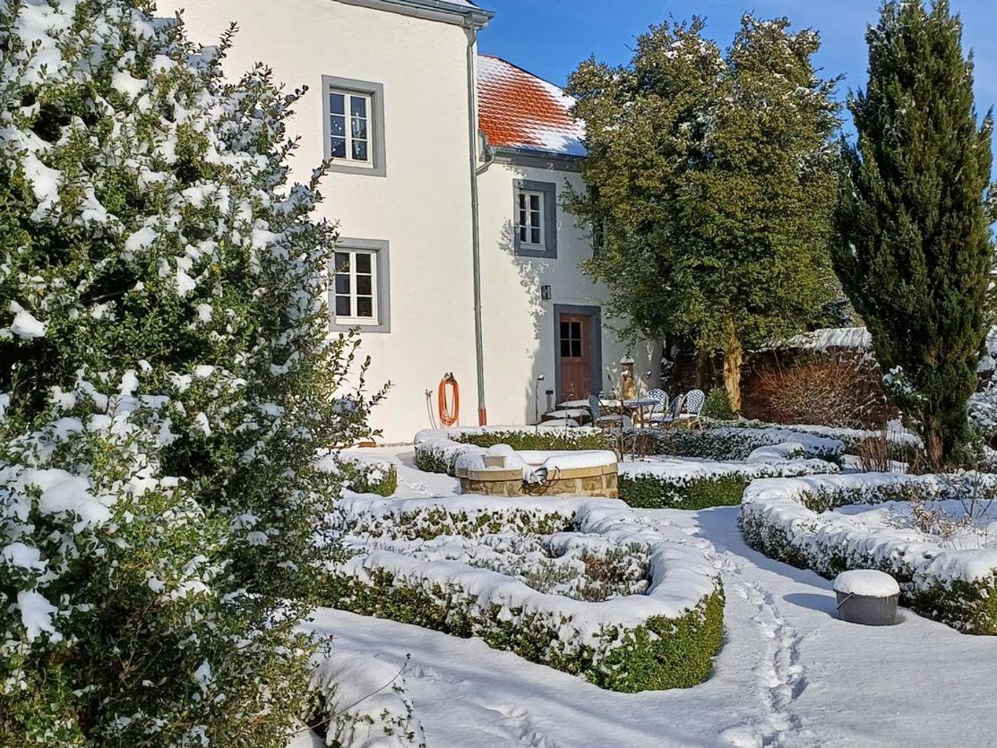 B&B Gutshaus De La Fontaine Feilsdorf Exteriör bild